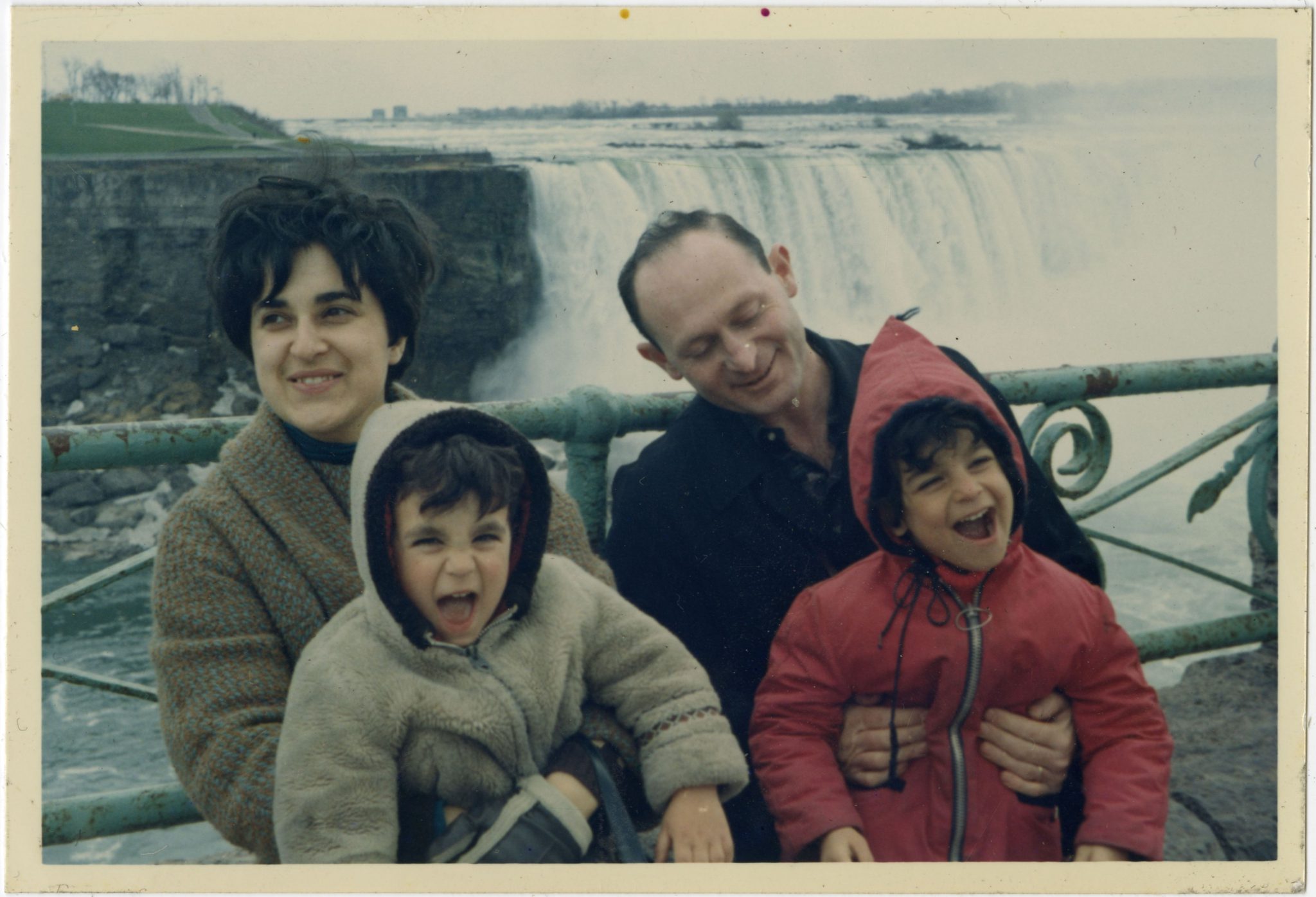 Skuy family at Niagra Falls